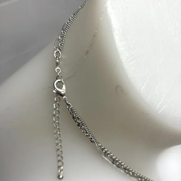 Elegant Silver Pendant Necklace - Picture 2 of 3